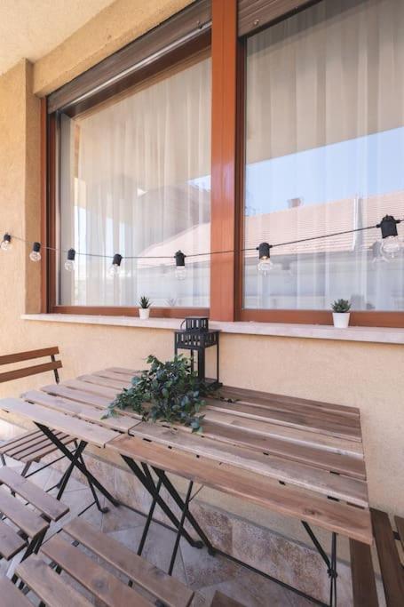 Bright Downtown Balcony Retreat Apartment Budapest Exterior photo
