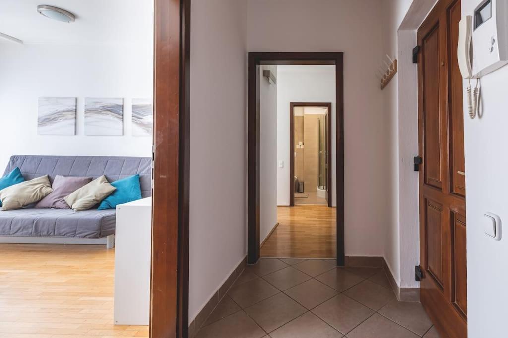 Bright Downtown Balcony Retreat Apartment Budapest Exterior photo